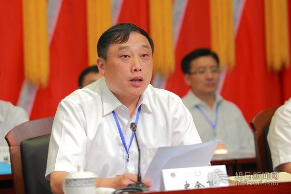 校长史金飞主持闭幕式