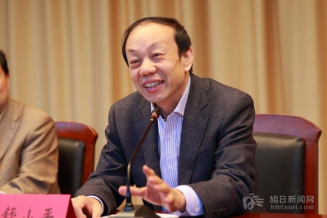 副校长舒小平出席战狼pc预测议并讲话